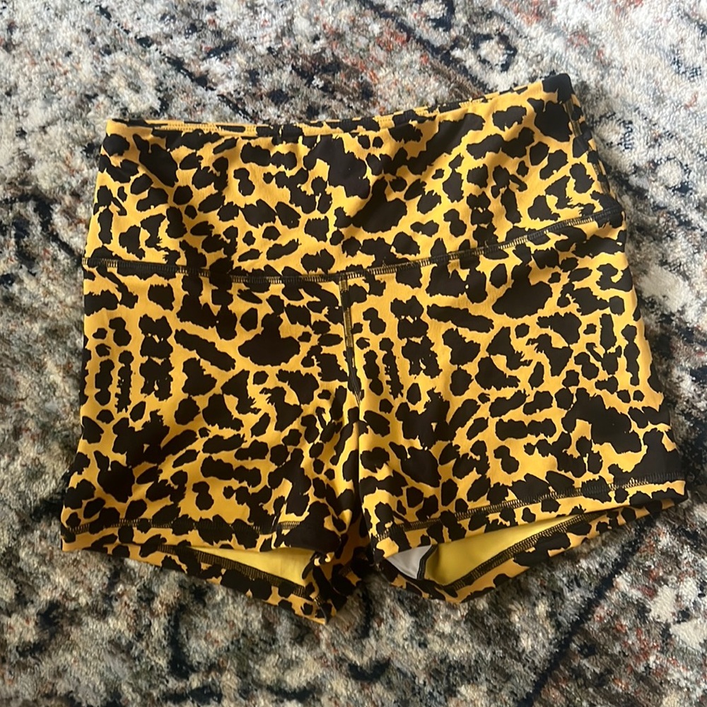 FLEO Shorts